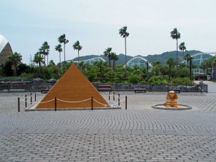 アフリカ・ピラミッド