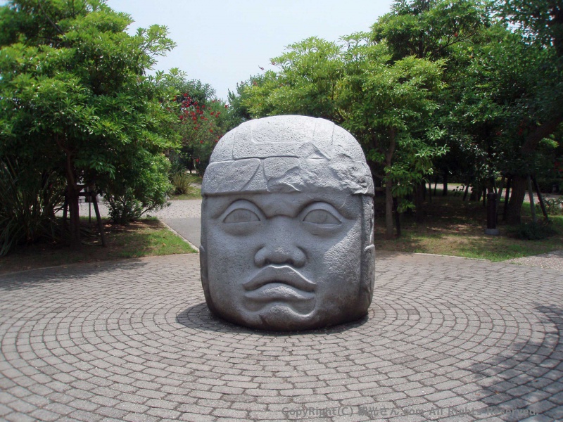 メキシコ・巨石人頭像