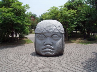 メキシコ・巨石人頭像